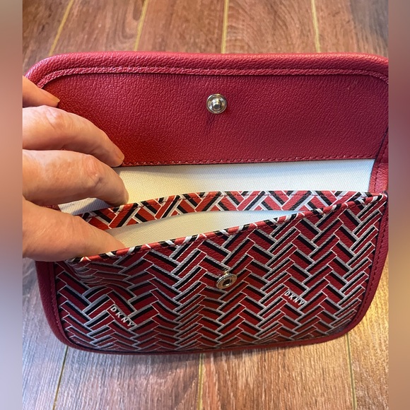 DKNY wallet - Picture 3 of 3